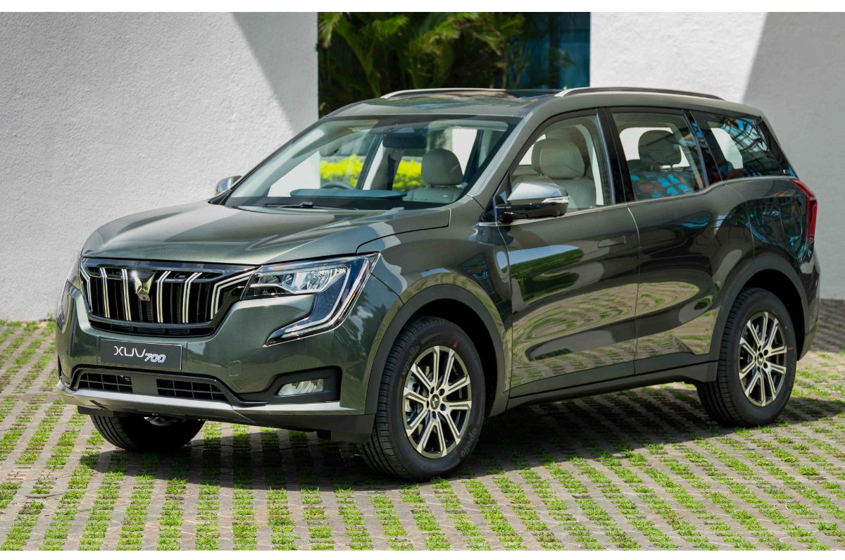 Mahindra XUV700 AX7 prices